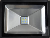 Lampa halogenowa LED z panelem solarnym