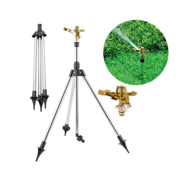 Zraszacz ogrodowy na statywie.
