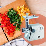 Maszynka do mięsa z szatkownicą do warzyw.