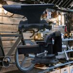 Zestaw narzędzi do garażu 16 szt.  w tym kowadło z imadłem - 11